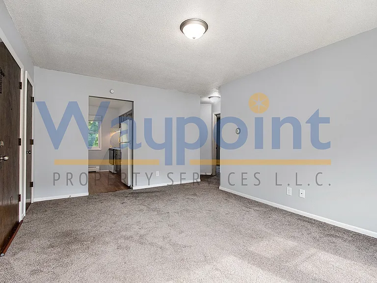 1407 W Ellis Ave #6 — Photo 4