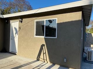 Side view / Second entrance