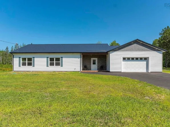 233 Hall Rd S, Greenwood, NS B0P 1R0