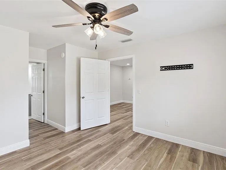 210 E Palm St — Photo 13