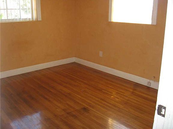 5th image of 20315 NE 12th Ave