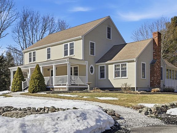 4th image of 24 Ridge Hill Rd