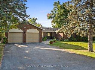 1304 Fairway Dr, Ottawa, ON K4M1B3