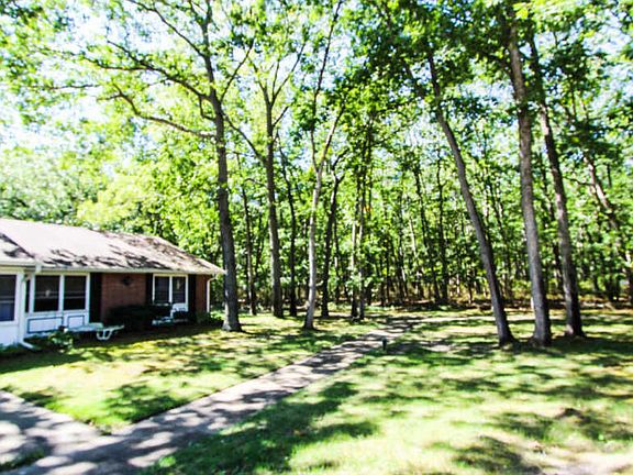 3rd image of 255D Jefferson Ct #100D