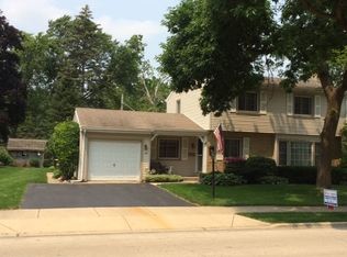 14 S Gibbons Ave, Arlington Heights, IL 60004