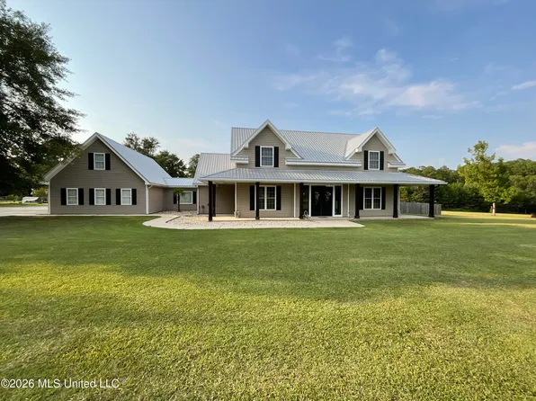 9190 Pinecrest Dr, Biloxi, MS 39532
