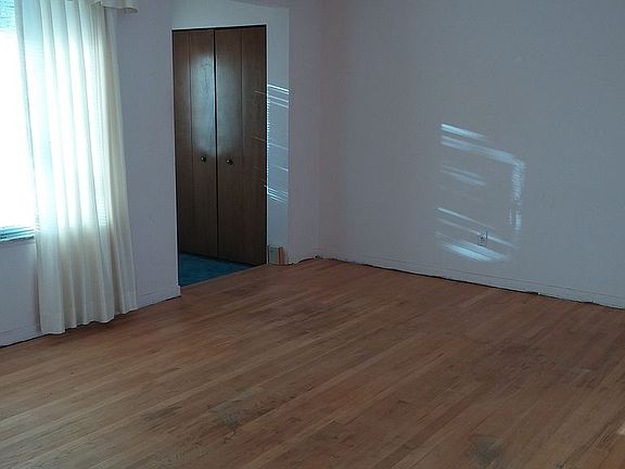 3rd image of 5067 Estella Ln