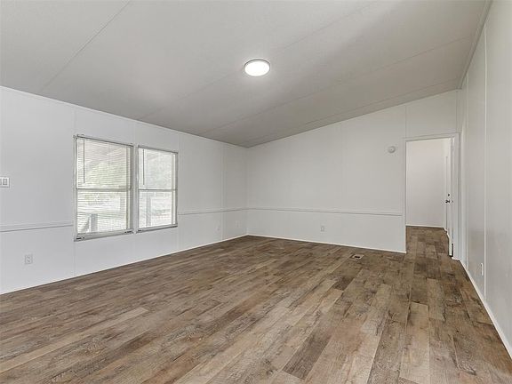 5th image of 21812 Douglas Ave