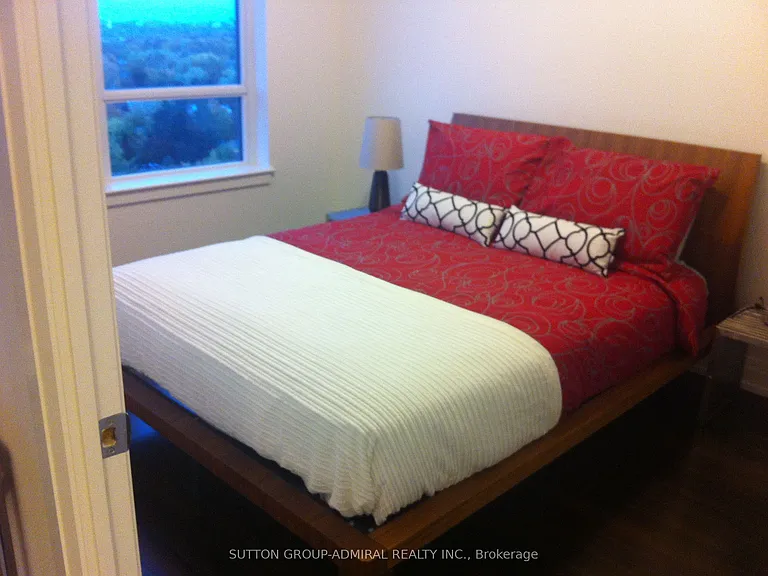 7165 Yonge St #1703 — Photo 2