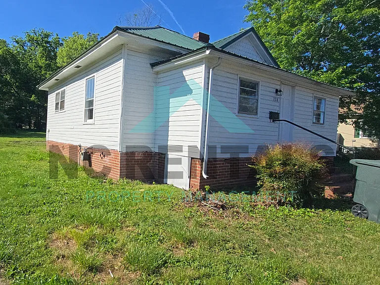 1314 Front St — Photo 2