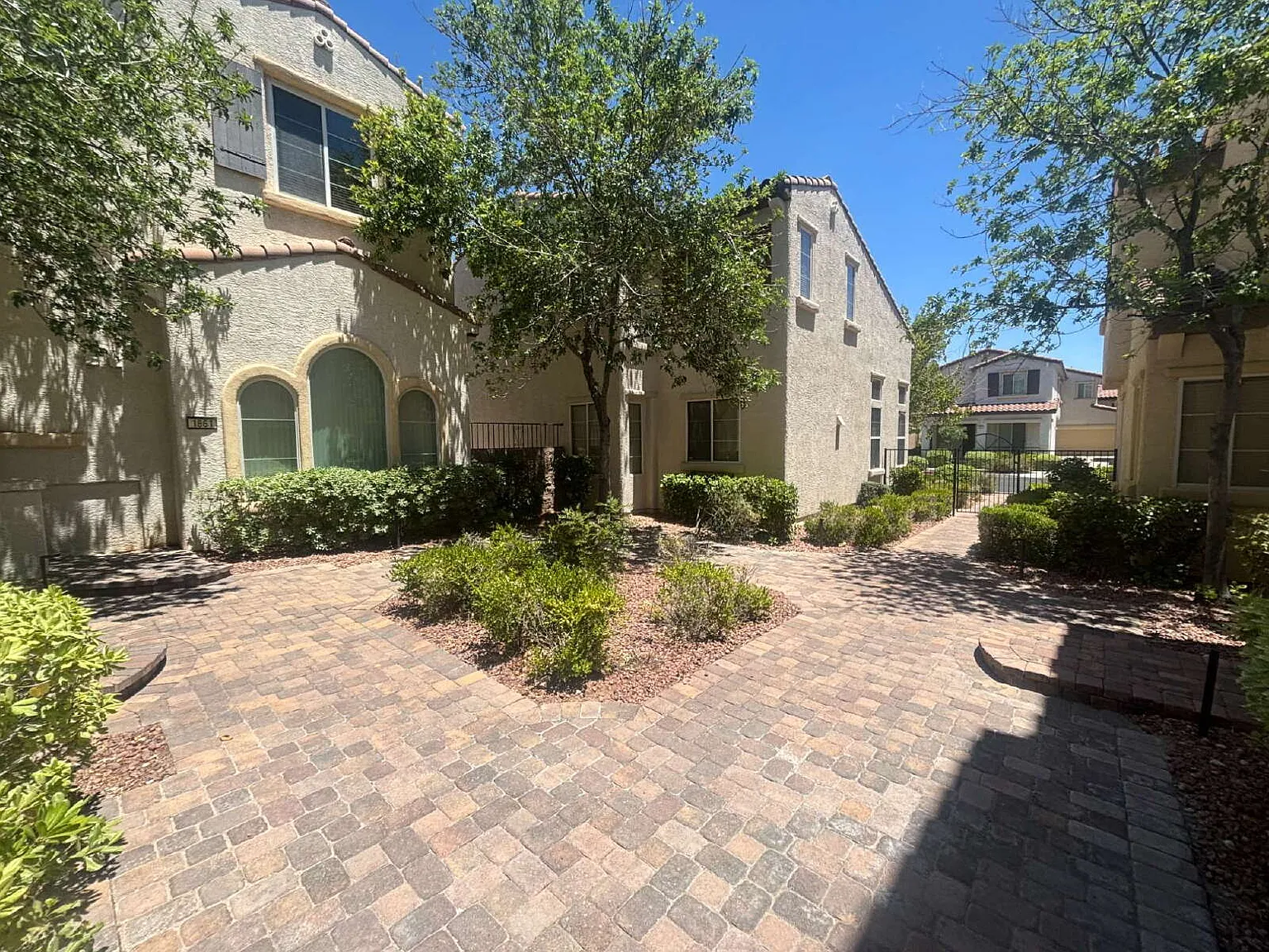 3 bed, 3.5 bath, 1791 sqft, $2,394 — Photo 2