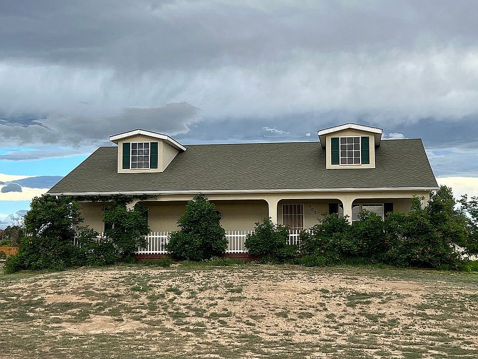1st image of 705 S Carrizo Springs Ave