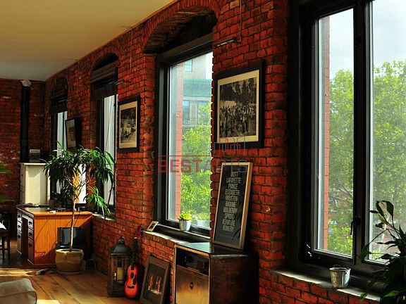4th image of 205 Mulberry St APT 8