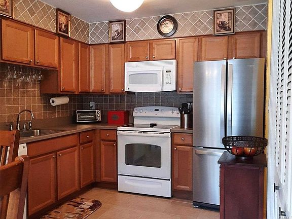 5th image of 231 Springmeadow Dr Unit C