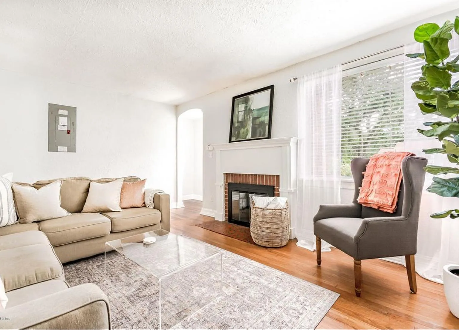 3 bed, 1120 sqft, $2,475 — Photo 3