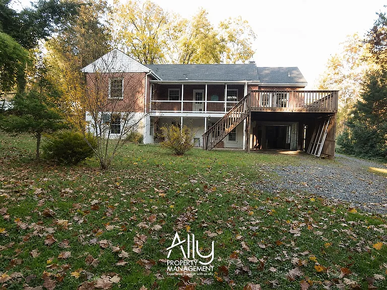 1605 Cambridge Cir — Photo 19