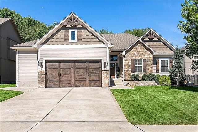 1st image of 350 SE Wood Ln