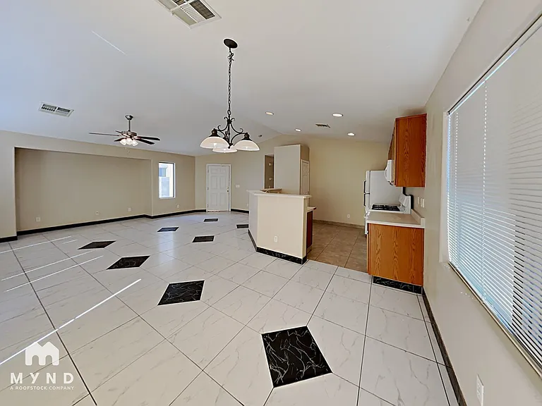 6375 Strongbow Dr — Photo 5