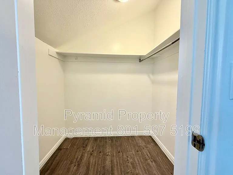 1091 Shepard Ln — Photo 15