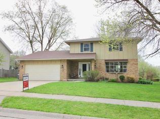 2595 New Lexington Dr, Bettendorf, IA 52722