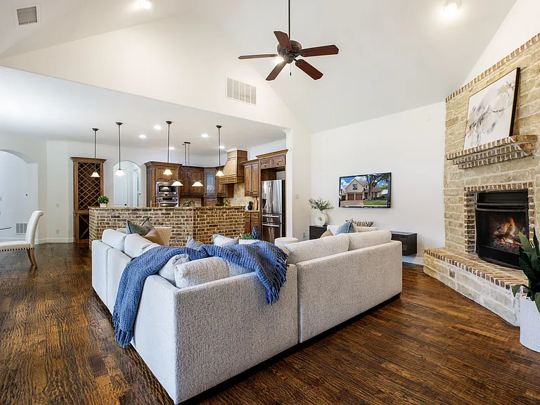 3606 S Versailles Ave — Photo 17