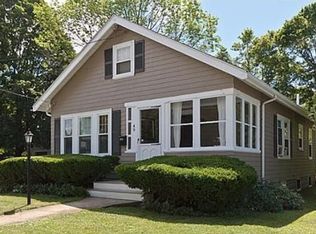 49 Ellis St, Woburn, MA 01801