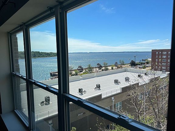 LARGE 3 WINDOW WATER VIEW!!!