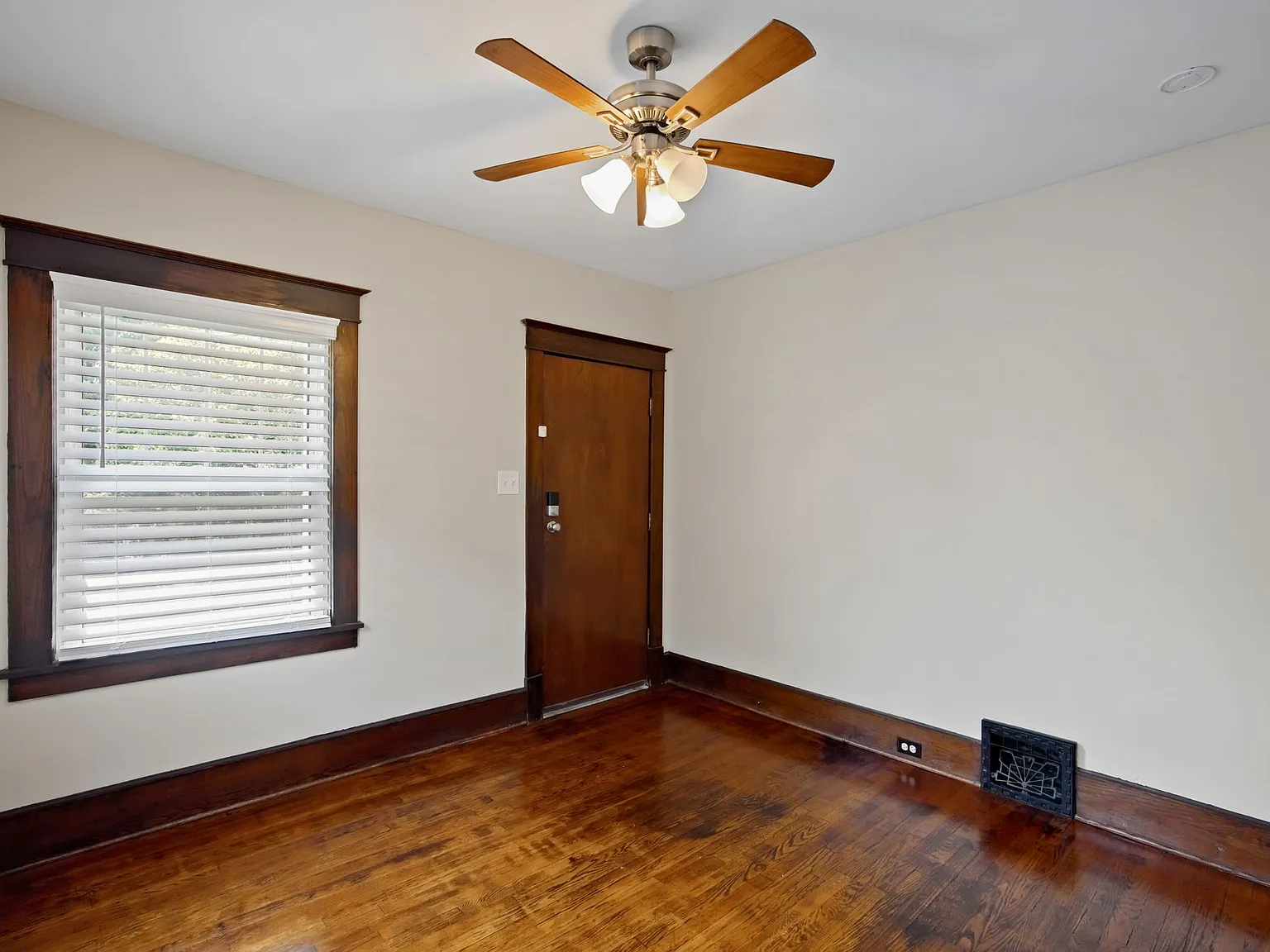 5927 Nashville Ave — Photo 4