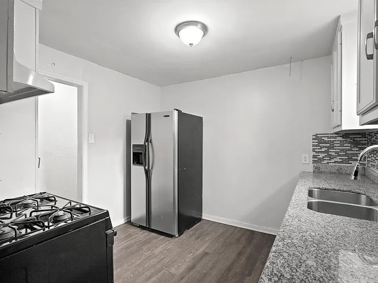 2 bed, 1.0 bath, 700 sqft, $1,300 — Photo 8