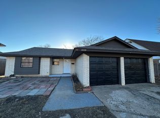 1009 Craig Dr, Moore, OK 73160