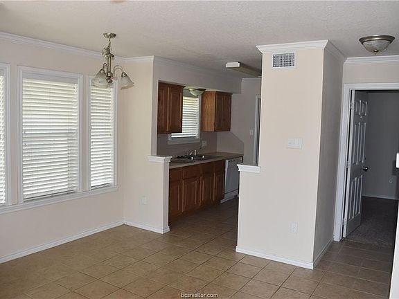 5th image of 2308/2310 Cornell Dr