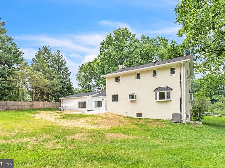 10911 Chandler Rd — Photo 51