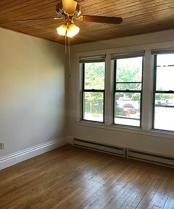 4th image of 2921 N Southport Ave #2