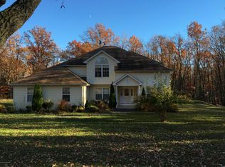 113 Log Cabin Ln, Effort, PA 18330