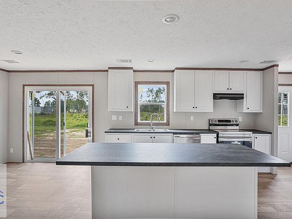 3rd image of 3780 Broadhurst Rd