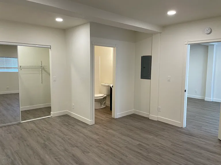Zelma Apartments — Photo 28