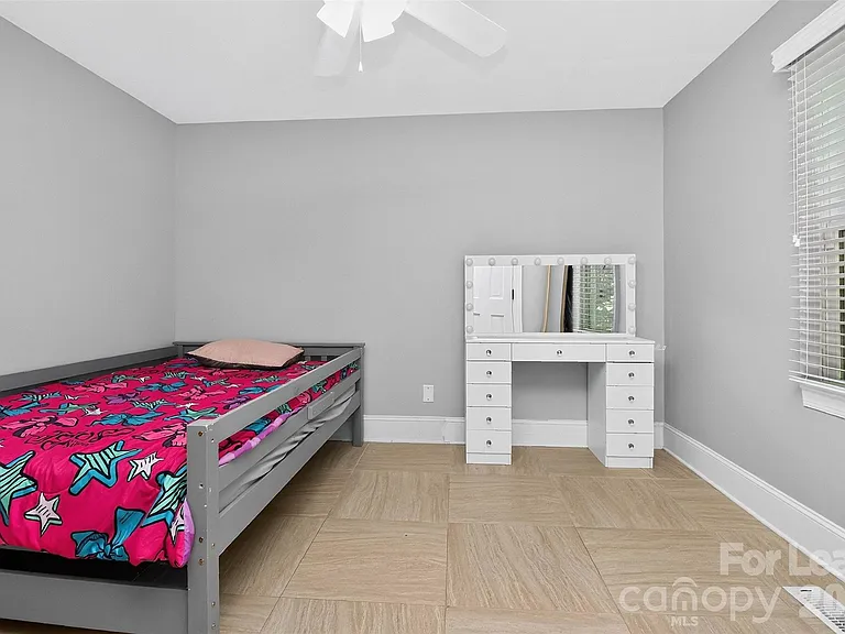 9704 Saddle Ave — Photo 27