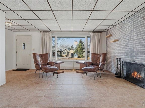 3rd image of 2412 Lake Dr