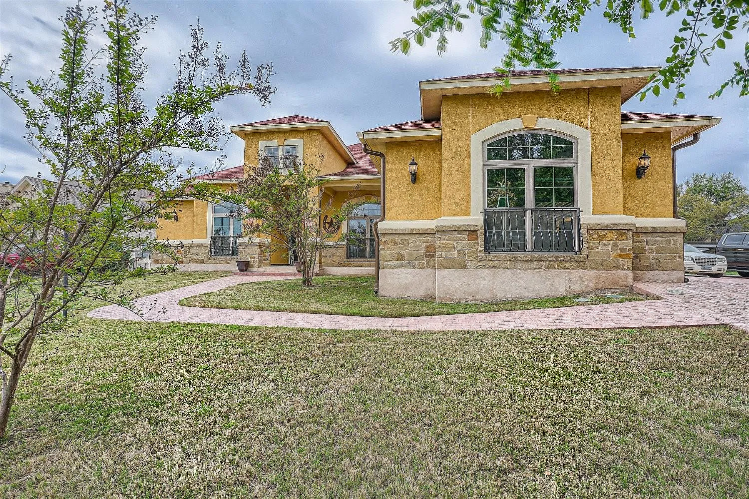 4 bed, 3.5 bath, 3600 sqft, $4,200 — Photo 4