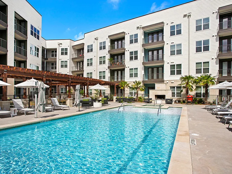 Overture Mueller - 55+ Active Adult Apartment Homes — Photo 23