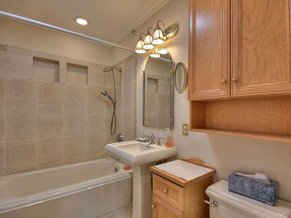 4th image of 2313 Newhall St
