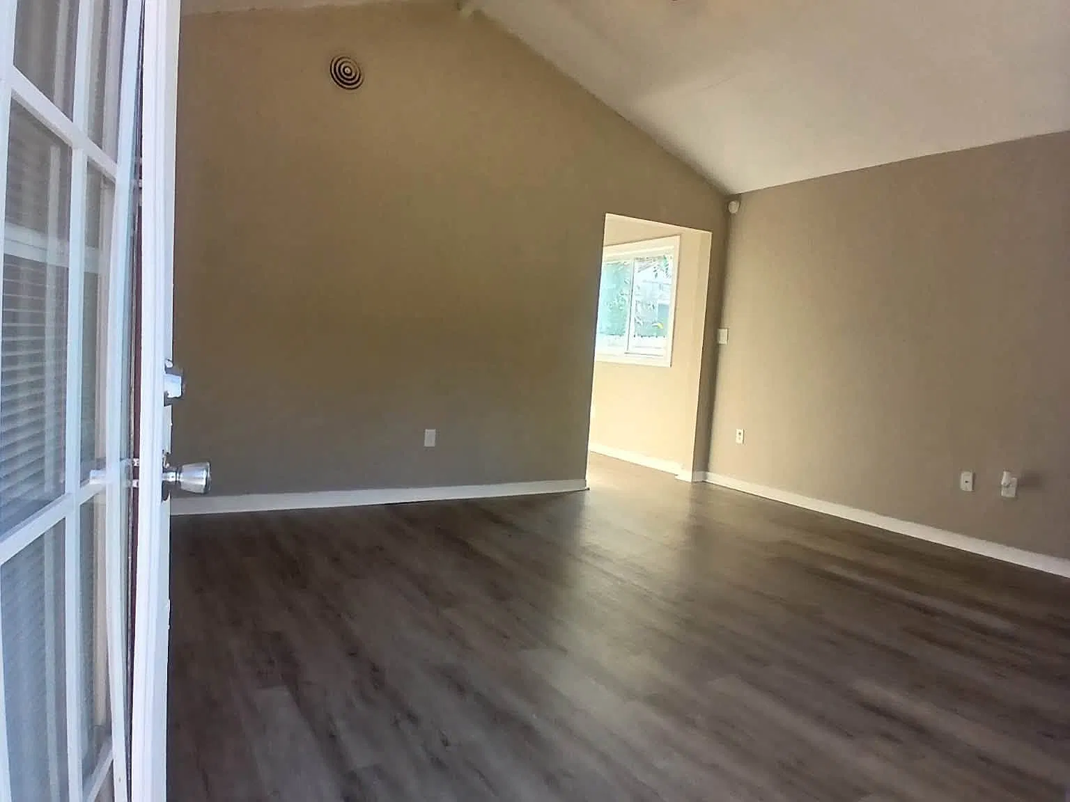 2 bed, 750 sqft, $1,195 — Photo 2