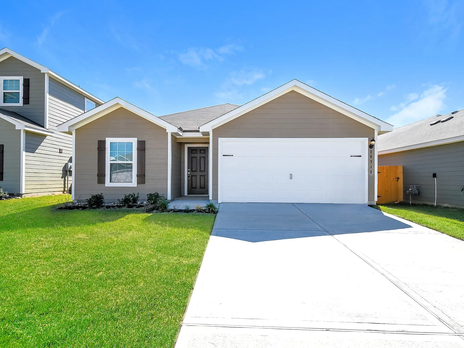 3 bed, 2.0 bath, 1366 sqft, $1,595 — Photo 1