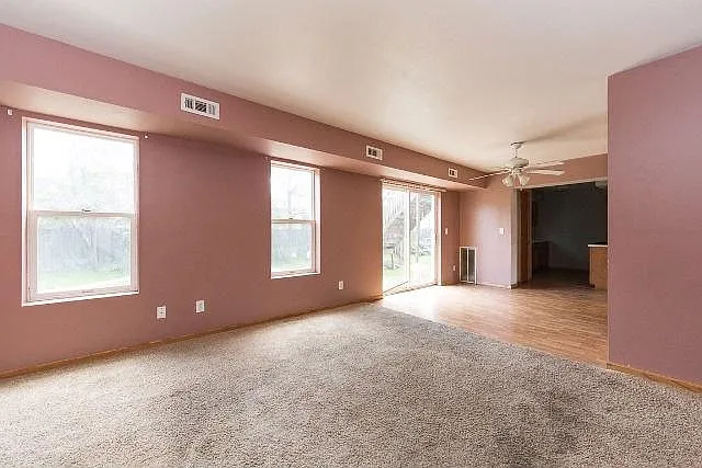 3 bed, 2.5 bath, 2291 sqft, $2,995 — Photo 3