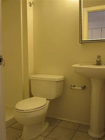 328 College St — Photo 10