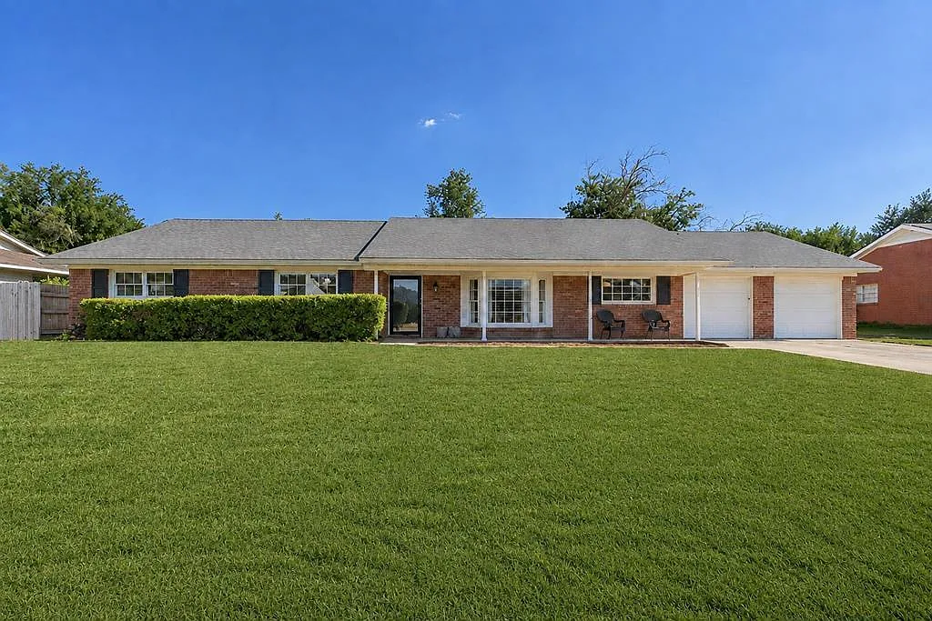 3 bed, 2.5 bath, 2503 sqft, $3,200 — Photo 1