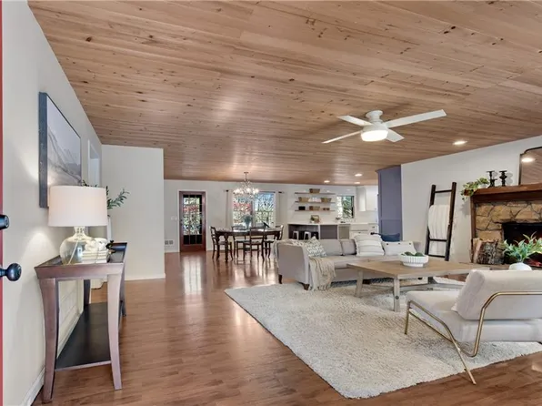 126 E Lake Dr, Roswell, GA 30075