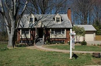 1st image of 324 Sherwood Dr NE