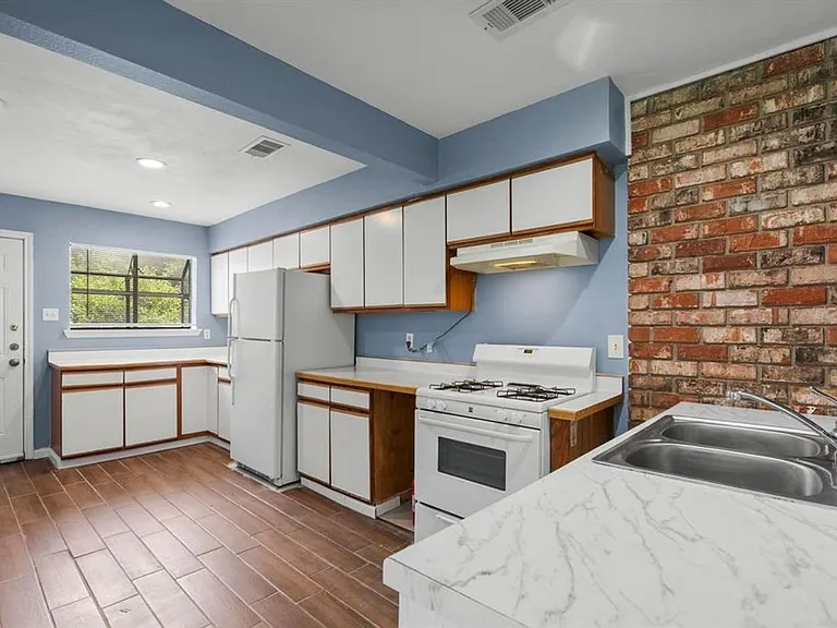7316 Overton St — Photo 11
