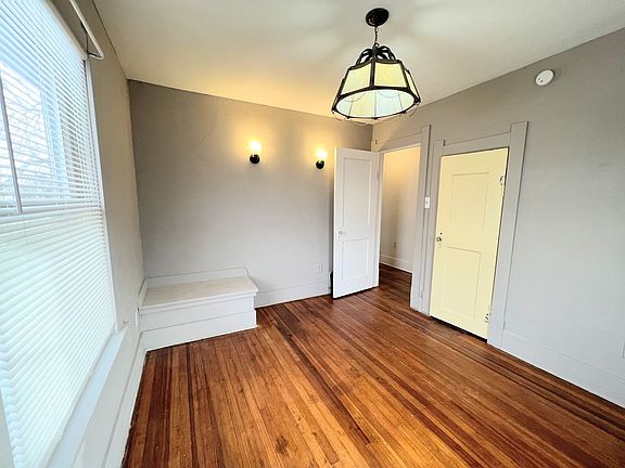 3rd image of 606 N Walnut St